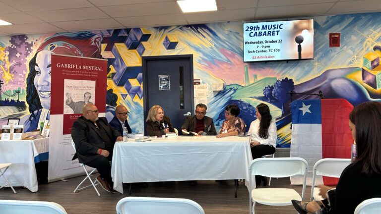 Cecilia Domeyko presenta Sacrificio en la Frontera en la Feria Internacional del Libro de Lawrence